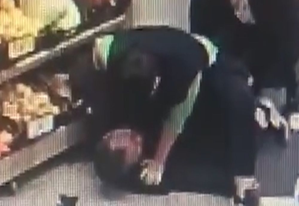 Bătaie ca în filme într-un supermarket