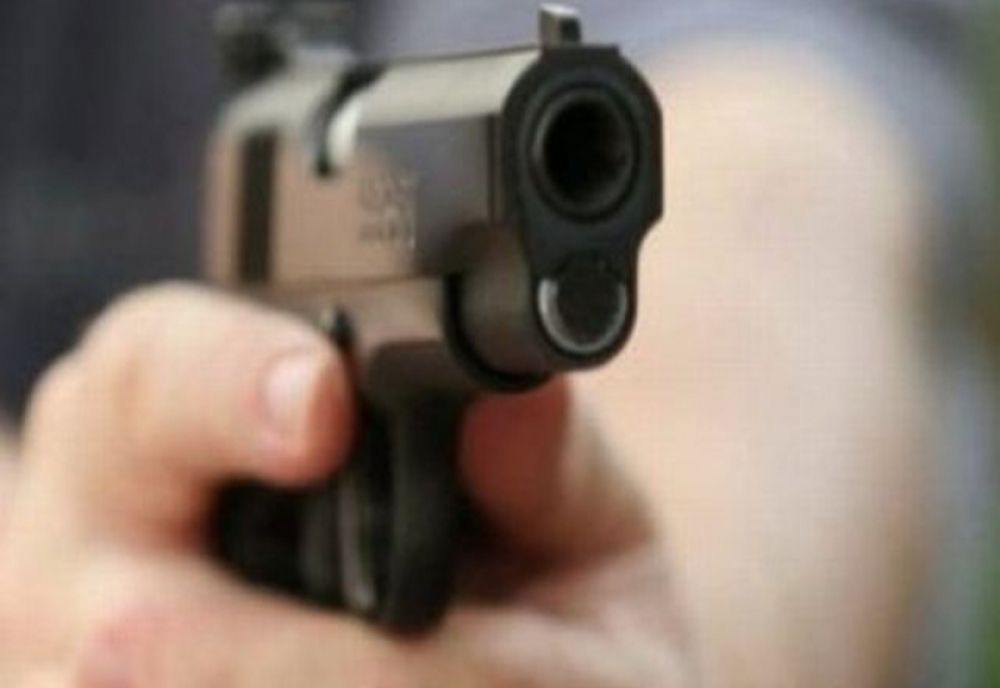 Momentul șocant în care polițistul din Prahova împușcă un bărbat la secția de vot VIDEO