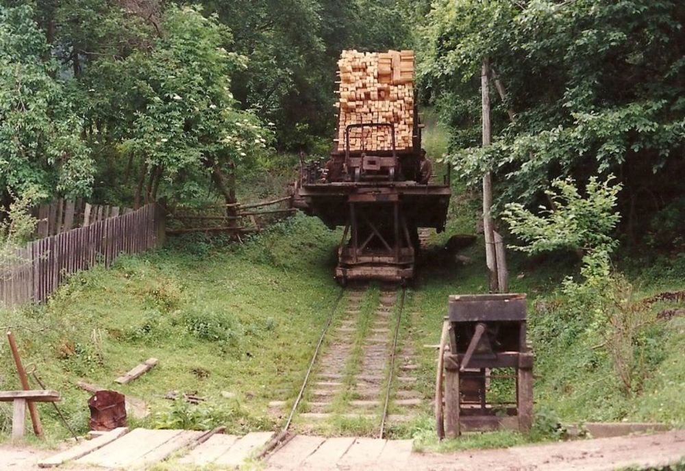 Calea ferată îngustă și Planul înclinat de la Comandău vor fi cumpărate de stat și introduse în circuitul turistic