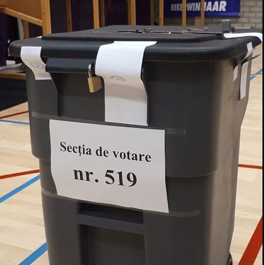 Urna de votare din Olanda seamănă cu o pubelă. "Nimeni nu ridică din sprâncene"