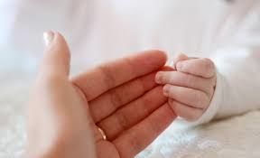 Șocant! Bebelușul unei familii de vegani a murit din cauza înfometării