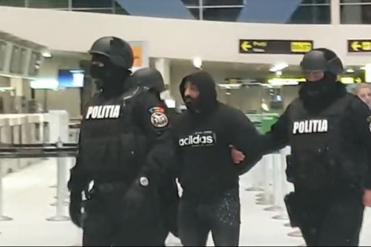 Crăciun, unul din locotenenții interlopului Clămparu, adus în țară sub escortă din Franța (Video)