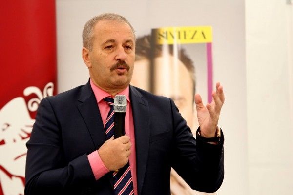 Vasile Dâncu, IRES: "Președintele e cel mai iubit dintre pământeni în Romania"