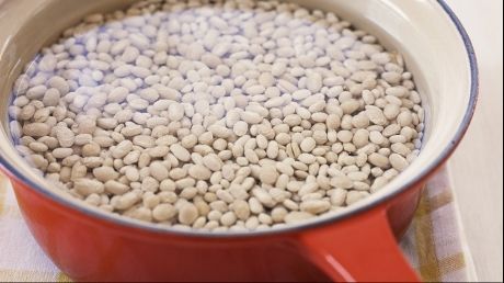 Greșeala pe care o fac gospodinele când fierb fasolea și ne îmbolnăvim