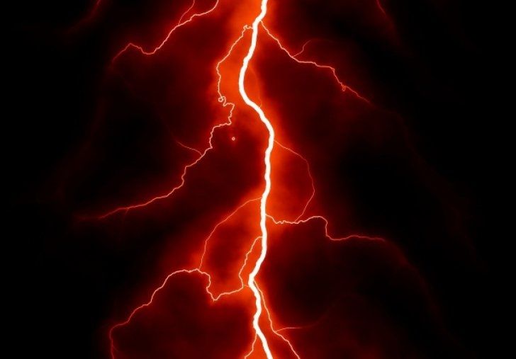 Un fulger a ucis pe loc 27 de oameni. Cum a fost posibil