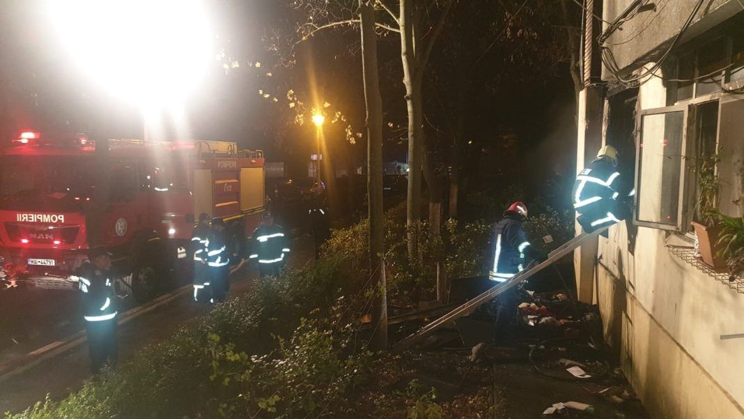 INCENDIU într-un bloc din Galaţi: 18 persoane evacuate, 4 victime