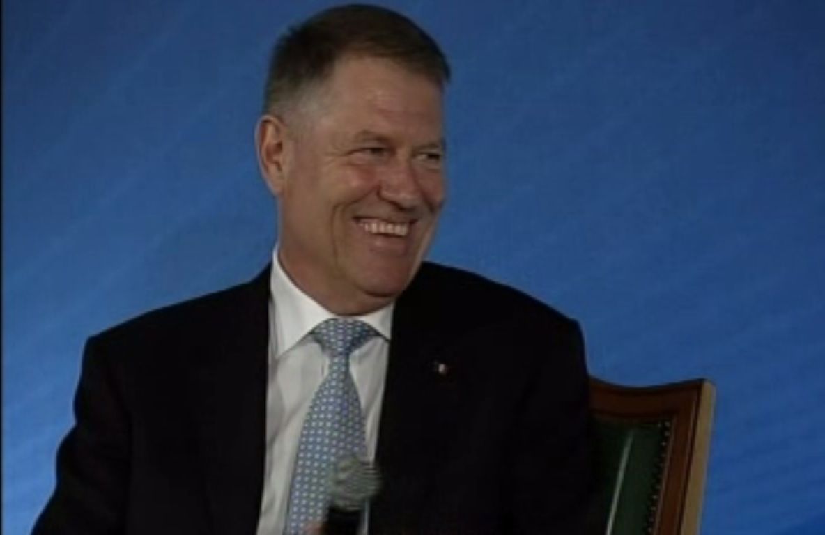 Și Klaus Iohannis s-a blocat la dezbatere. Ce reacție a avut, întrebat fiind care este aria cercului!