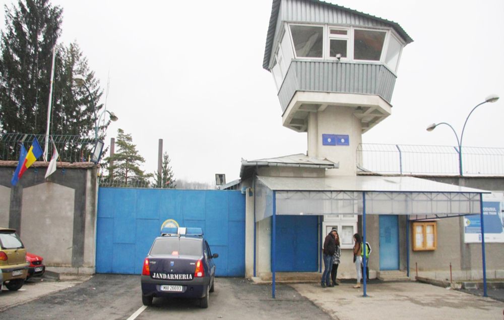 Poliția, în stare de alertă maximă: deţinut evadat dintr-un centru medical din Piteşti - FOTO
