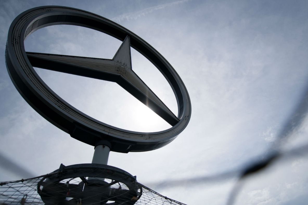 Criza auto. Daimler ar putea concedia 1.100 de oameni din conducere