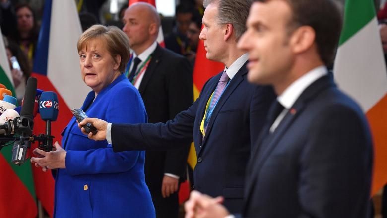 Merkel nu s-a contrat cu Macron, pe tema NATO