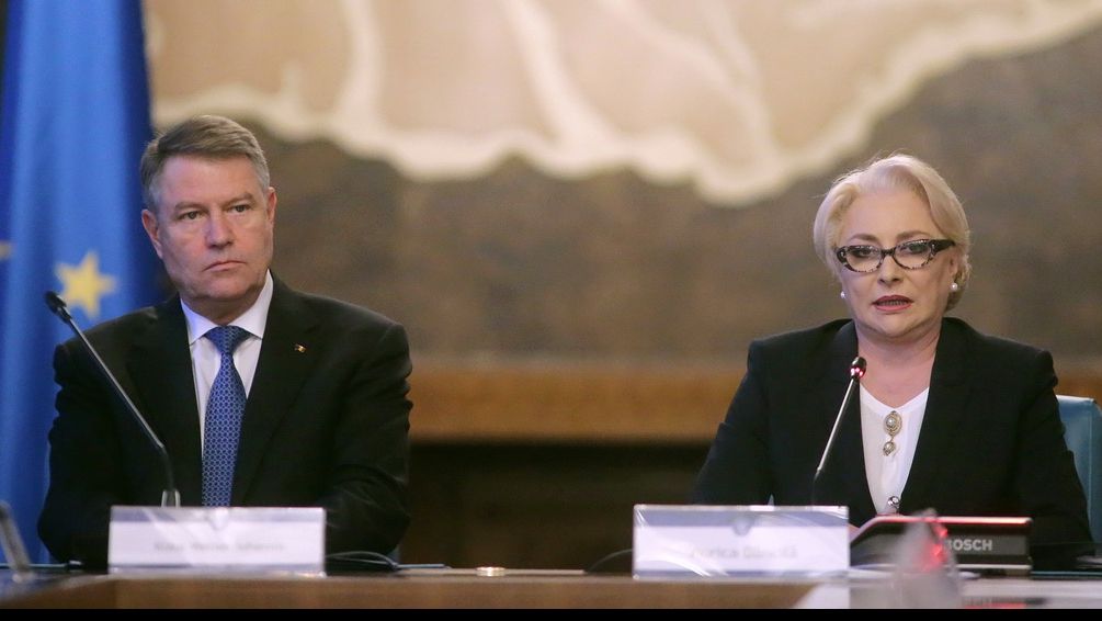 Dăncilă îl provoacă pe Iohannis: "Să vină la confruntare. Ce-a făcut, în afară de vacanțe?"