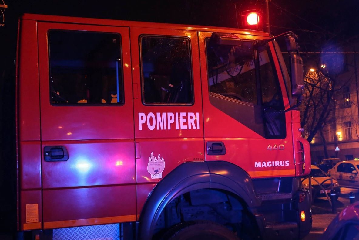 Incendiu devastator la o casă dintr-o comună din județul Argeș