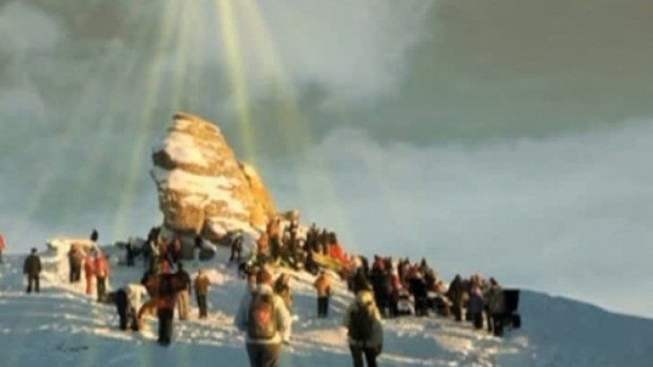 Fenomen extraordinar ASTĂZI! Piramida magică din Munţii Bucegi care apare o dată pe an