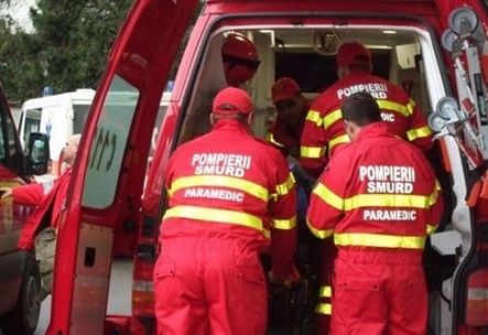 Operațiune dramatică de salvare, la Craiova: bărbat prins sub un mal de pământ