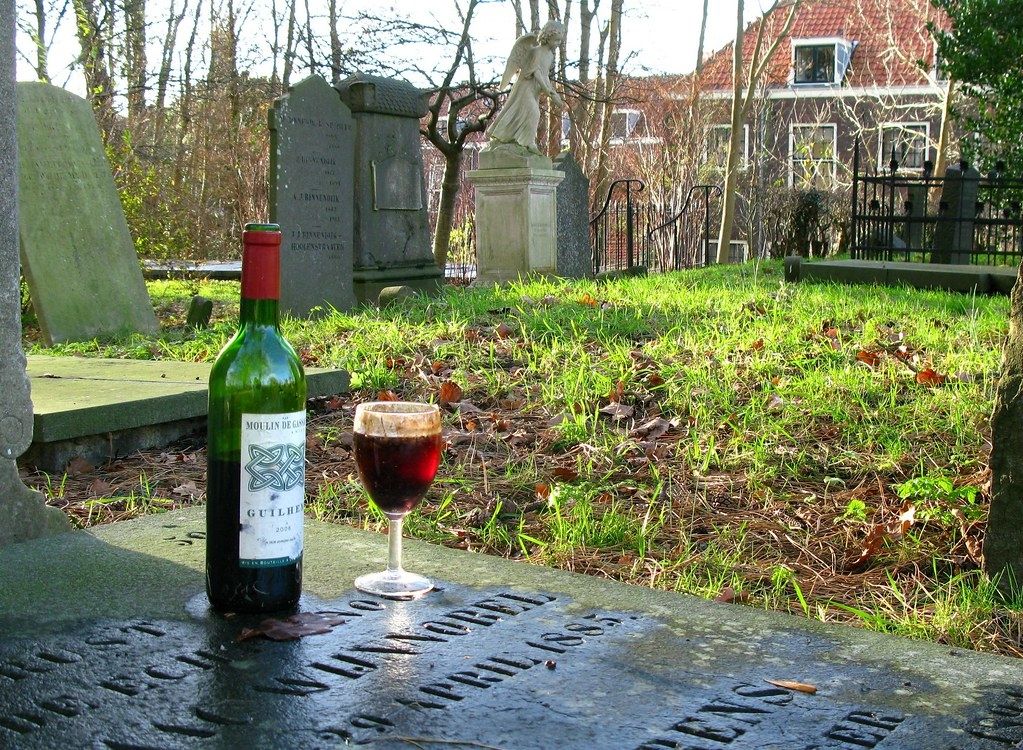 Ce și-a instalat un bărbat pe locul său de veci?