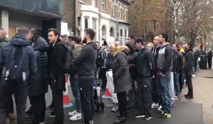 Rezultat alegeri prezidențiale 2019. Coadă uriașă la o secție de vot din diaspora VIDEO