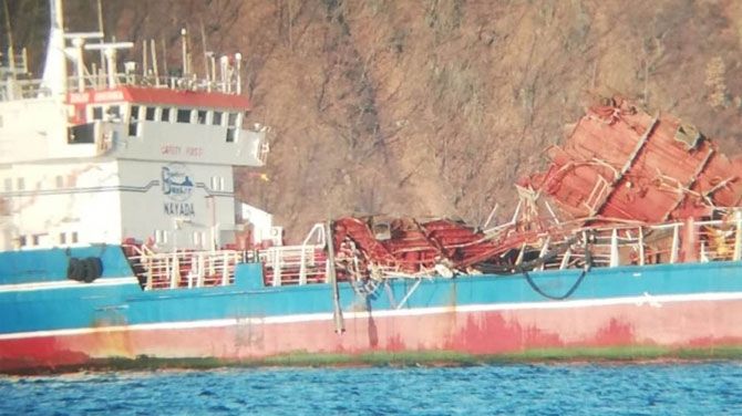 Trei morți după explozia unui vas-cisternă rusesc