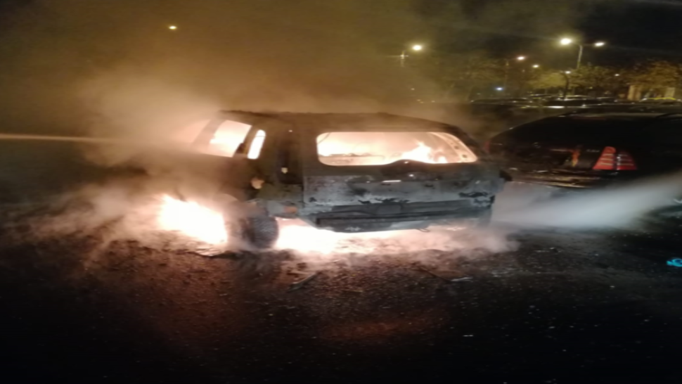 Scene teribile la Timișoara. Un autoturism a ars ca o torță