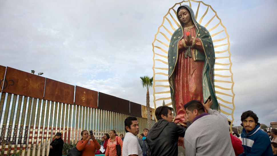 Fecioara Maria de la Guadalupe, minunea care a cutremurat biserica catolică. 10 milioane de pelerini, în Mexic 