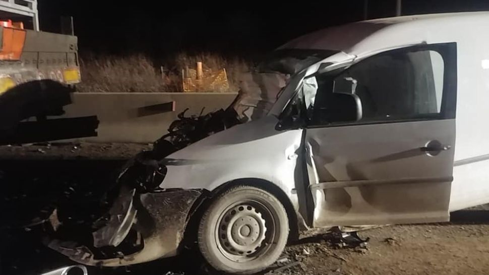 Au intrat cu viteză în partea din spate a unui TIR oprit. Tragedie pe DN7, în Hunedoara