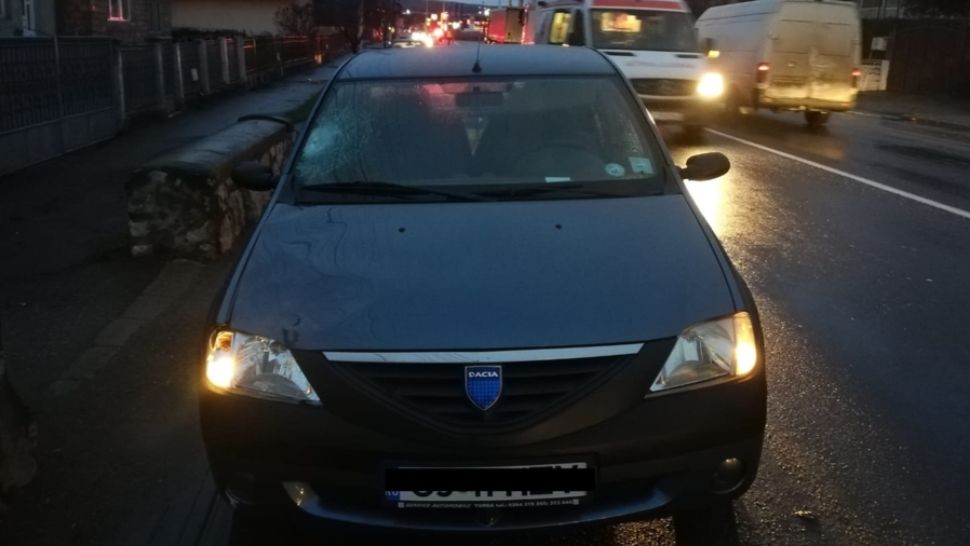 Grav accident în Turda! O femeie a fost lovită de o maşină pe trecerea de pietoni