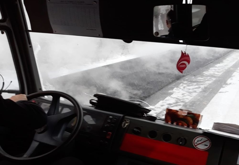 Asfaltare peste zăpadă şi gheaţă la Cluj