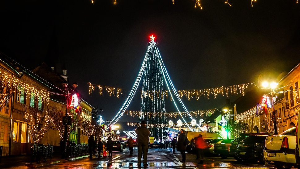 În ce oraș va fi îmbodobit cel mai înalt brad de Crăciun din țara?