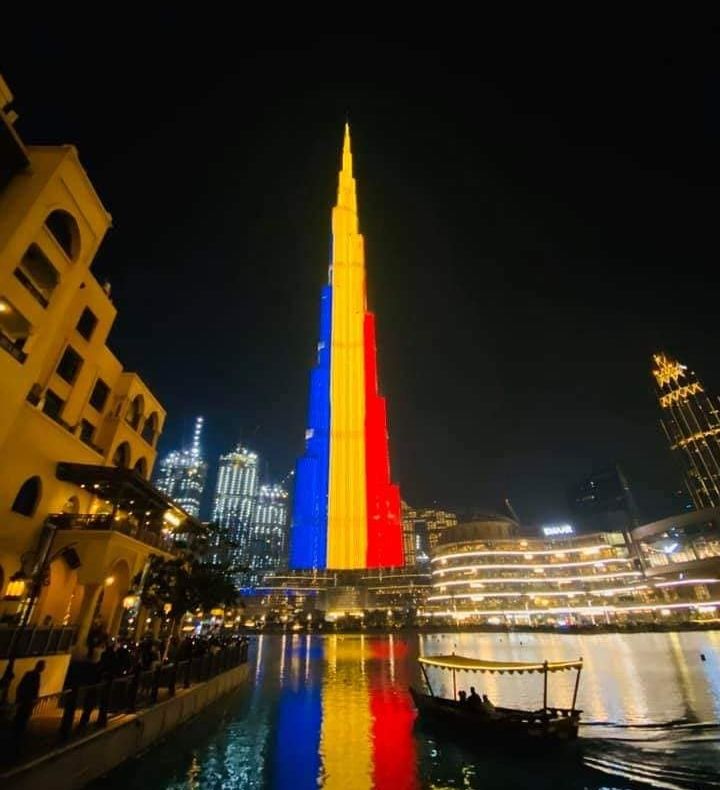 Cea mai înaltă clădire din lume, Burj Khalifa din Dubai, luminată în tricolorul românesc!
