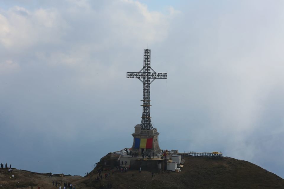 Crucea Caraiman mai așteaptă. Lucrările de reabilitare, oprite din cauza vremii