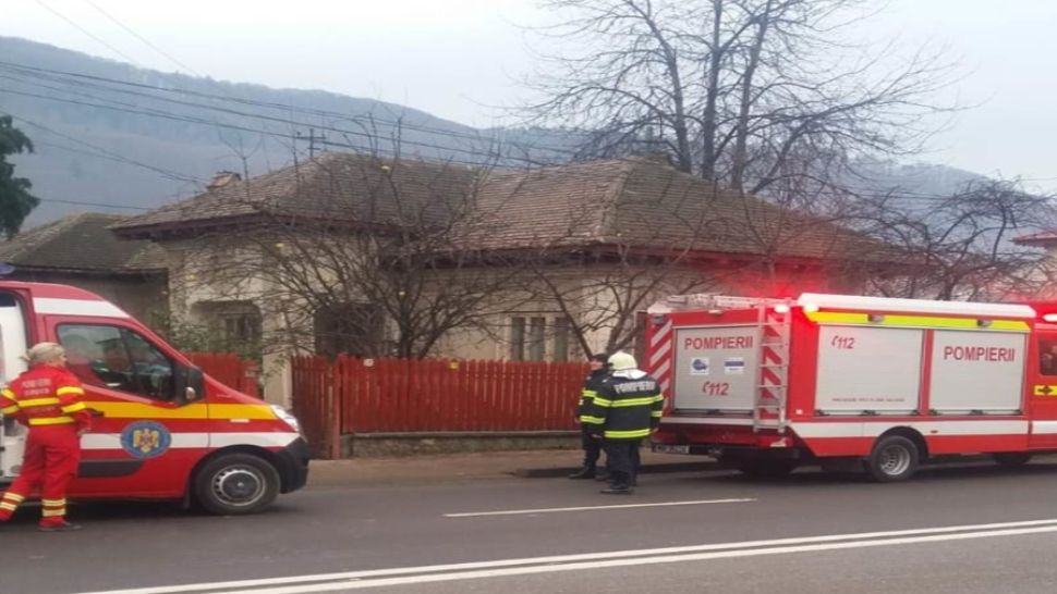 Bătrâni, găsiți fără suflare în locuință