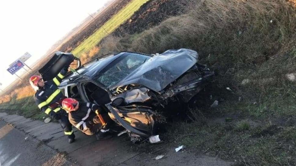 S-a urcat la volan băut și fără permis și a făcut prăpăd