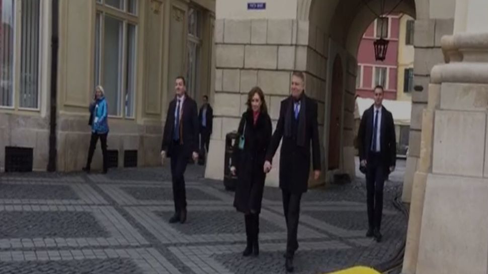 Klaus Iohannis, la slujba de Crăciun din Biserica “Sfânta Treime” din Sibiu: “Vă doresc tuturor Crăciun fericit!”. VIDEO