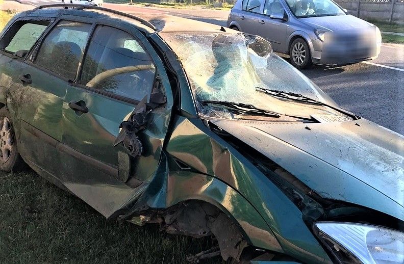 Accident cu cinci răniți, după ciocnirea a două autoturisme cu un TIR