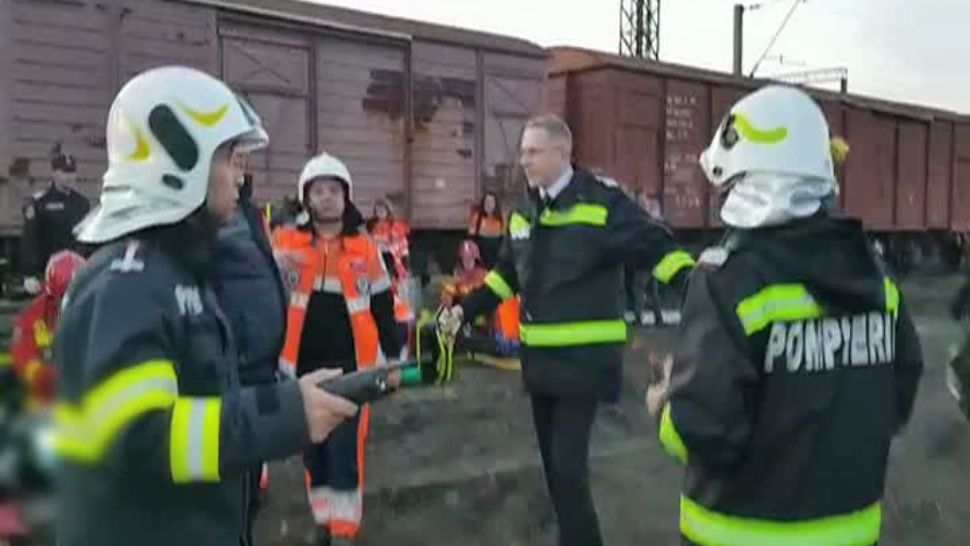Accident grav, în Ploiești! Două TRENURI s-au ciocnit și au deraiat: cel puțin 11 victime