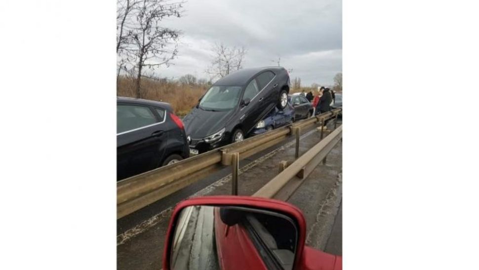 Accidente în lanț, în Brăila. Imagini spectaculoase