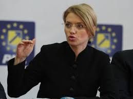Alina Gorghiu, răspuns halucinant pentru un antivaccinist: Dacă MORI, o faci PENTRU SĂNĂTATEA TA