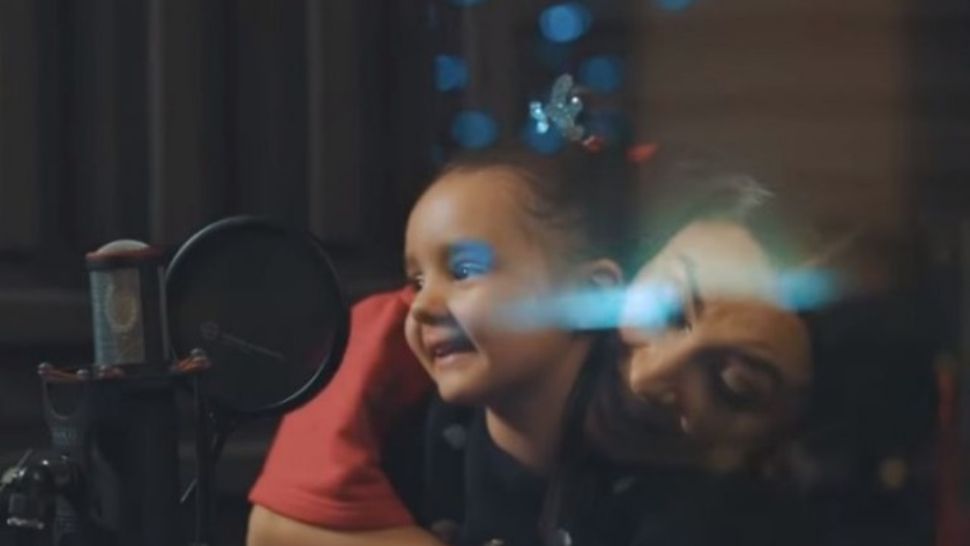 Andra și fiica ei, prima piesă împreună 