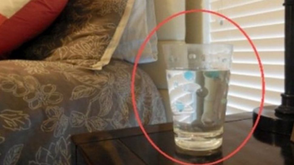 De ce să nu bei apa lăsată peste noapte 