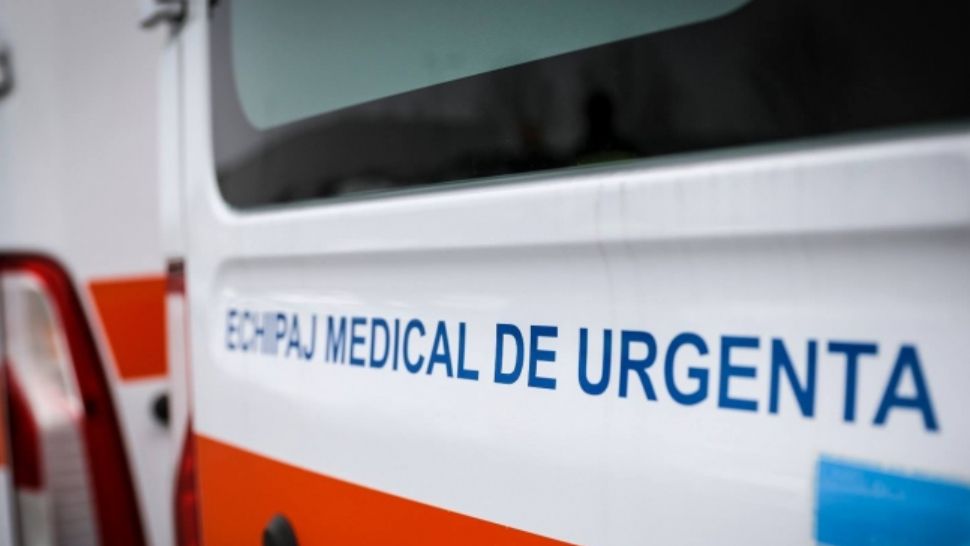 Craiova: Mașină de poliție lovită în trafic. Un polițist, la spital