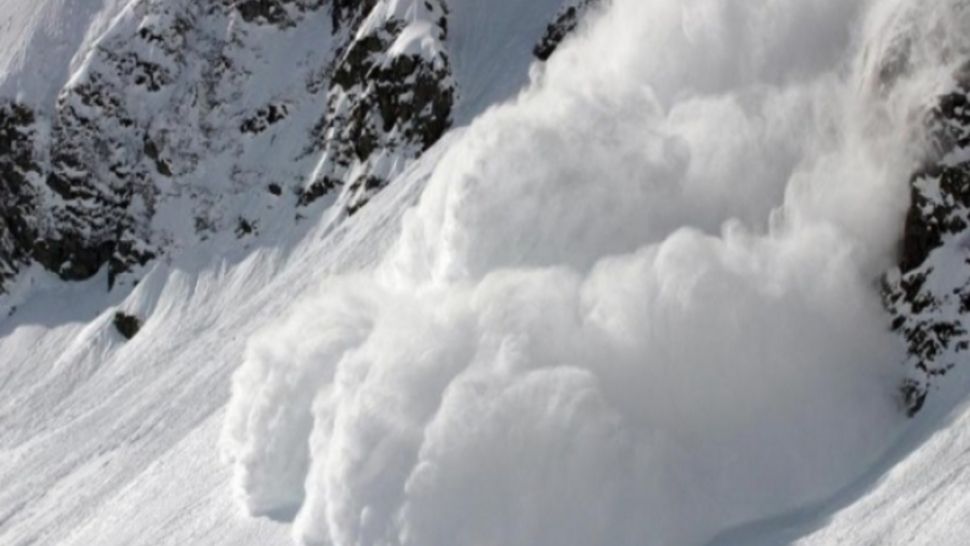 Risc mare de avalanșă în Munții Făgăraș și Munții Bucegi, la peste 1.800 de metri. Avertismentul DSU pentru românii care se află în vacanță la schi 