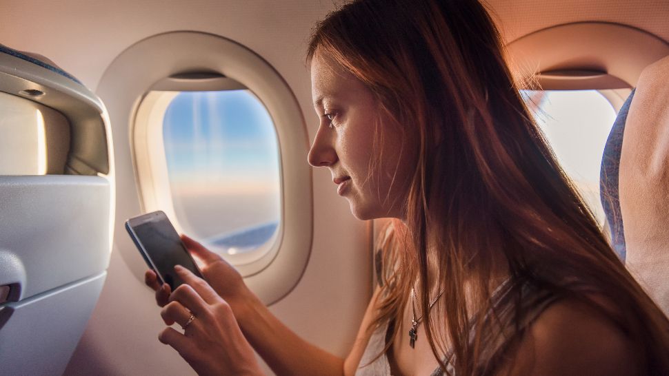 Când putem vorbi la telefon în timpul zborului cu avionul 