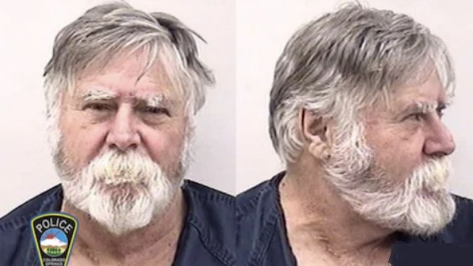 A jefuit o bancă şi a aruncat toti banii pe strada în timp ce striga „Crăciun fericit!