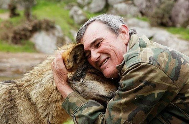 Bărbatul crescut de lupi are un mesaj terifiant pentru oameni. Ireal ce au fost în stare să-i facă!