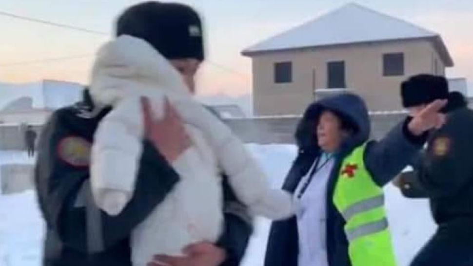 MIRACOL de Crăciun. Un bebeluș a fost scos nevătămat din accidentul cumplit de AVION