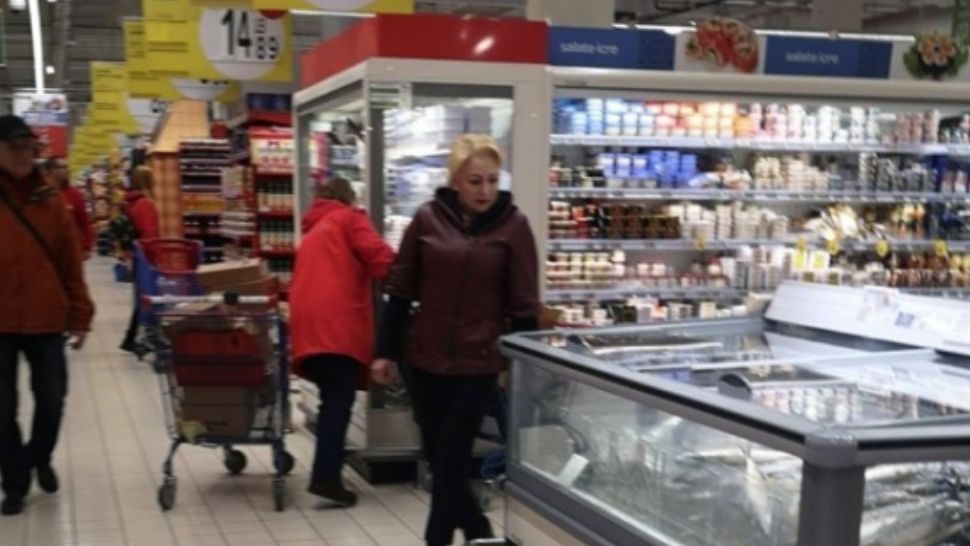 Dăncilă a redevenit om de rând. Cum a fost surprinsă la Ploiești (foto)