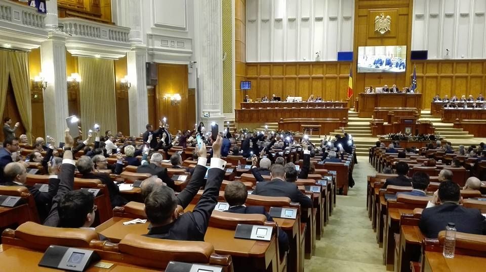 Cresc salariile cu peste 1.000 de lei/lună pentru farmaciști, biochimiști și alte categorii din sistemul sanitar