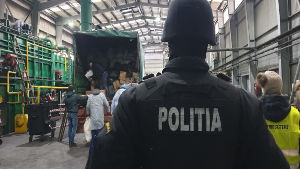 Percheziții la traficanții de droguri! Grupare anihilată de polițiști