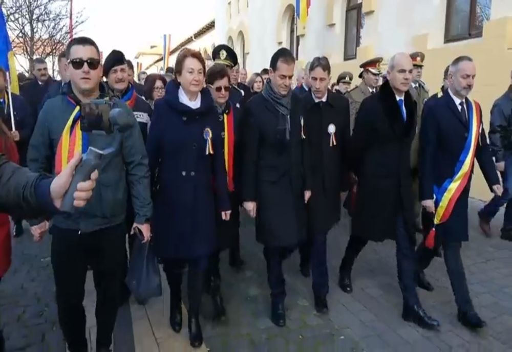 Ludovic Orban și Rareș Bogdan, baie de mulțime la Alba Iulia