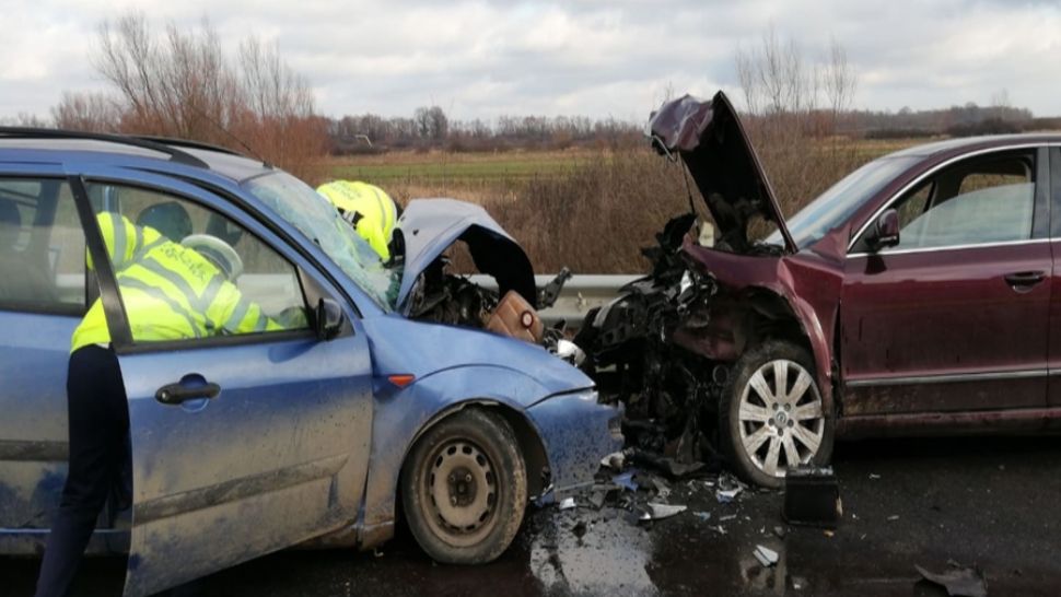 Accident rutier MORTAL lângă Timișoara. O persoană a murit și alte 9 sunt rănite, între care și un bebeluș  