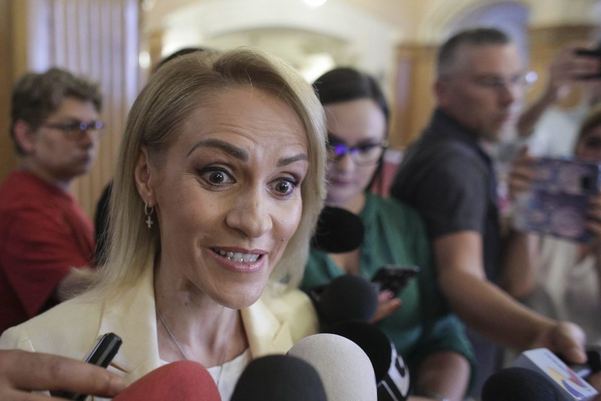 Firea, către Orban: „Cu melodii la mandolină și alcool nu se repară țevile RADET!”